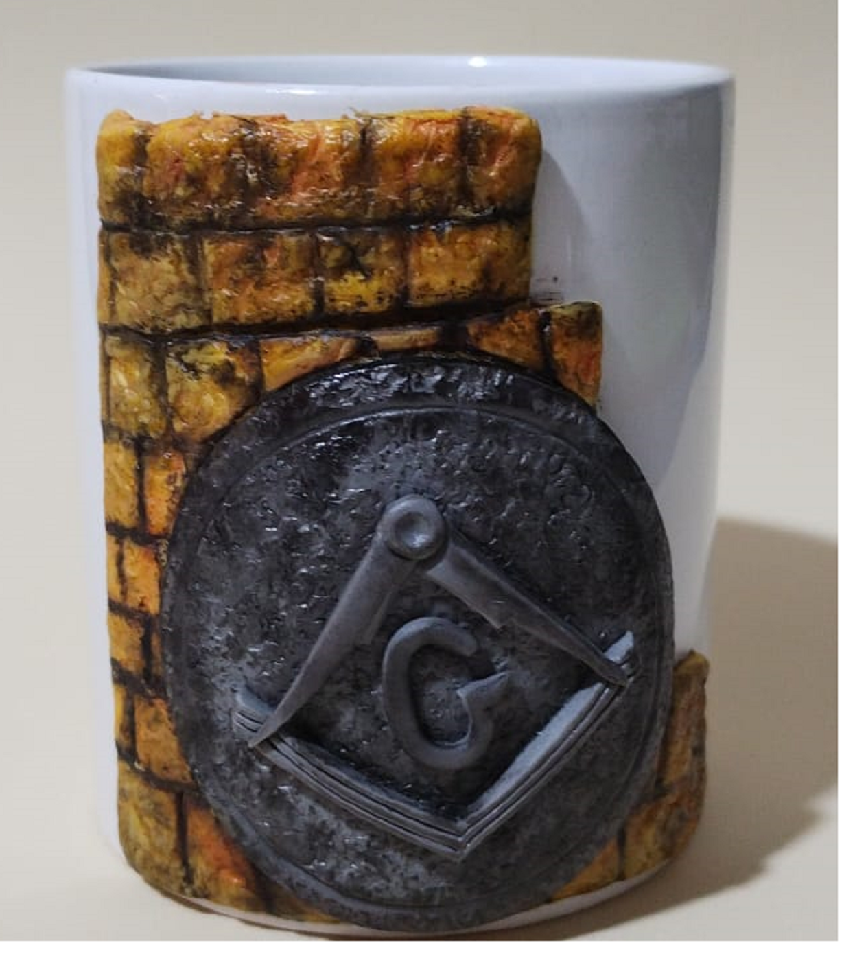Caneca Decorada com Aplique de Biscuit